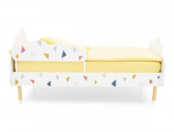 Кровать Stumpa Облако с бортиком рисунок Треугольники желтый, синий, розовый